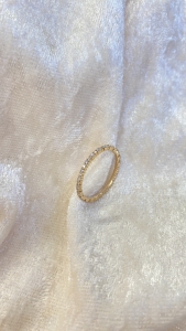 Zarter Brillantring für viele Gelegenheiten, wunderschön kombinierbar mit anderen Ringen