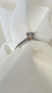 Besonderer Verlobungsring mit Herz