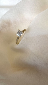 Verlobungsring mit  Careè Princess Strein